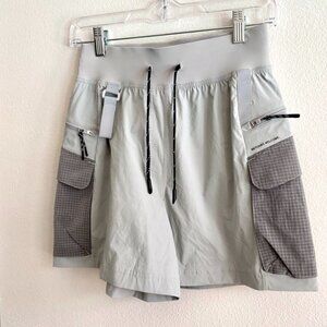 Lululemon Multi-Pocket Cargo High-Rise Hiking Short 5"